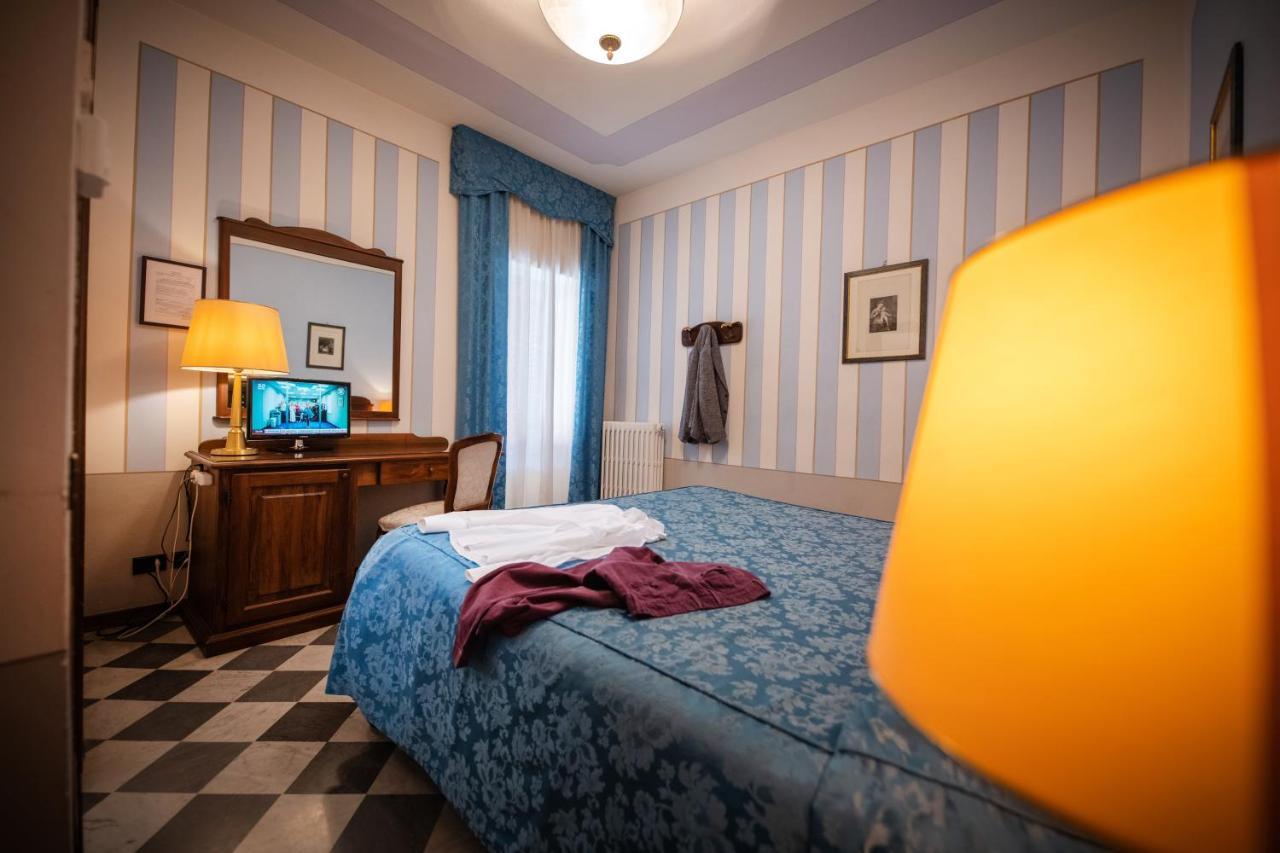 Park Hotel Regina - With Air-Condition And Pool バーニ・ディ・ルッカ エクステリア 写真